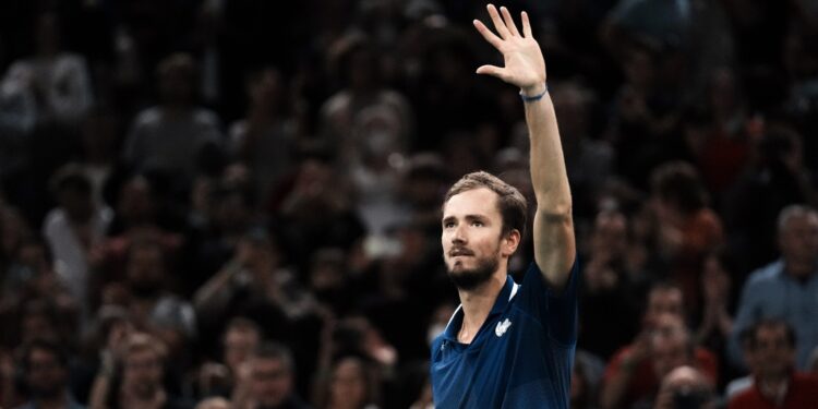 Medvedev zakazao spektakl sa Đokovićem: Rus razbio Zvereva za finale Pariza