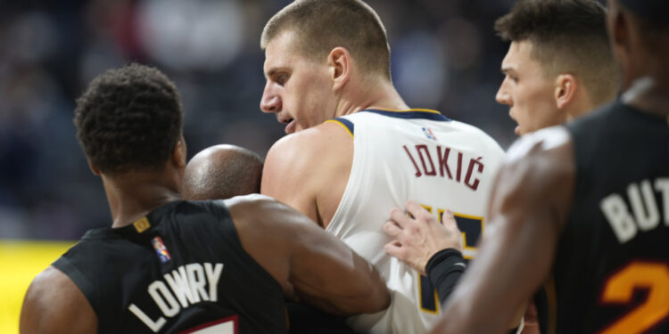Srbina stigla kazna: NBA suspendovala Jokića, a Morisa i Batlera „udarila“ po džepu
