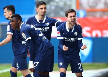 Nemci očima ne veruju: Srbin opet dao gol sa pola terena! (VIDEO)