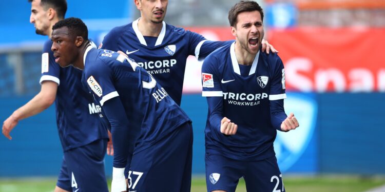 Nemci očima ne veruju: Srbin opet dao gol sa pola terena! (VIDEO)
