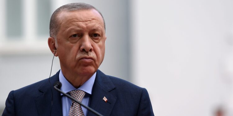 Erdogan krenuo ka Glazgovu, ali se hitno vratio u Tursku