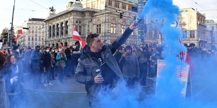 Događaji koji su obeležili 2021. godinu u svetu: Krize, protesti i tajfuni