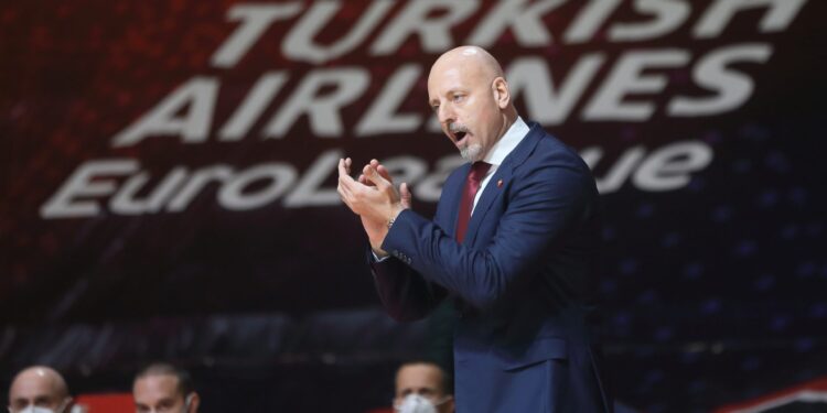 Šok terapija uspela: Saša Obradović bolji od Žalgirisa u povratničkom debiju na klupi Monaka (VIDEO)