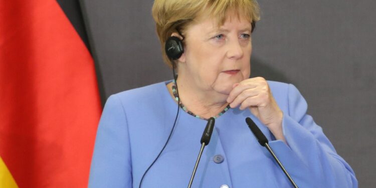 Bura u Berlinu: Merkelova i Šolc odobrili prodaju oružja Egiptu za milijarde evra