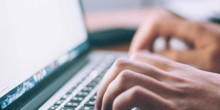 Pet platformi za upoznavanje na internetu koje trgovci ljudima najčešće koriste