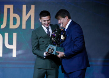 Tadić o Mitroviću: Ljut sam što igra u Čempionšipu