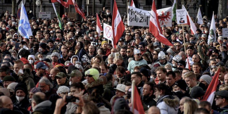 Oko 20.000 ljudi protestovalo u Beču protiv korona mera
