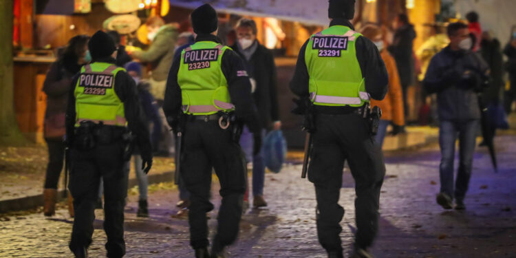Nemac ubio svoju ženu i troje dece zbog lažne kovid propusnice