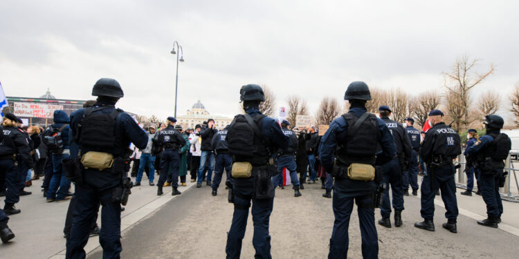 Protesti, kontrole – sve više infekcija u redovima policije