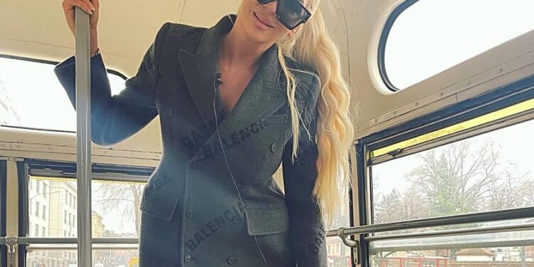 Jelena Karleuša i Goran Vesić u prazničnom raspoloženju snimili promotivni spot povodom koncerta za doček Nove godine (VIDEO)