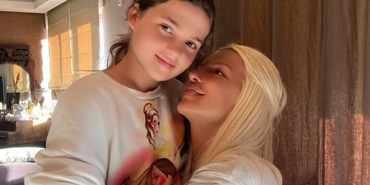 Jelena Karleuša objavila pismo koje je ćerka Nika napisala Deda Mrazu (FOTO)