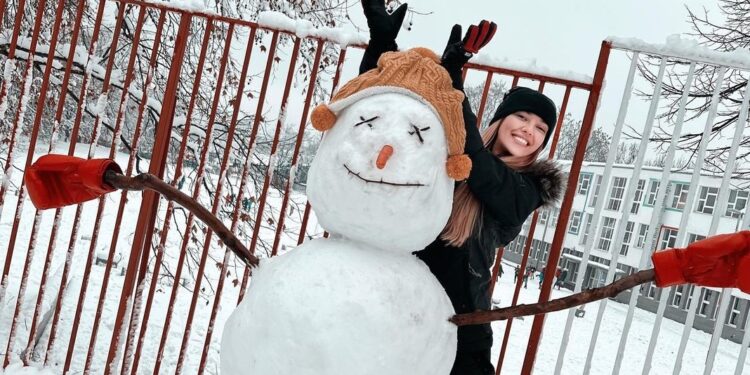 Kija Kockar uživa u zimskim čarolijama (FOTO)
