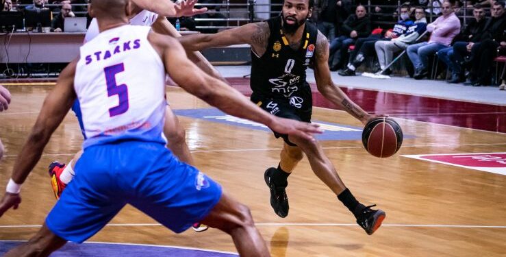 Partizan posle drame „iščupao“ pobedu u Laktašima: Crno-beli nadoknadili -14 pa posle drame dobili Igokeu