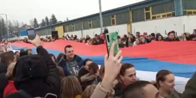 Za Dan Srpske u razvijena najduža zastava u Evropi (VIDEO)