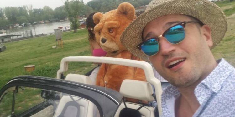 Bio u braku sa voditeljkom i voleo ćerku Božinovske, a evo gde je danas! (FOTO)