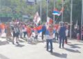 “U boj, krenite junaci svi..: “Navijači ispred suda, uz Marš na Drinu daju podršku Novaku (VIDEO)
