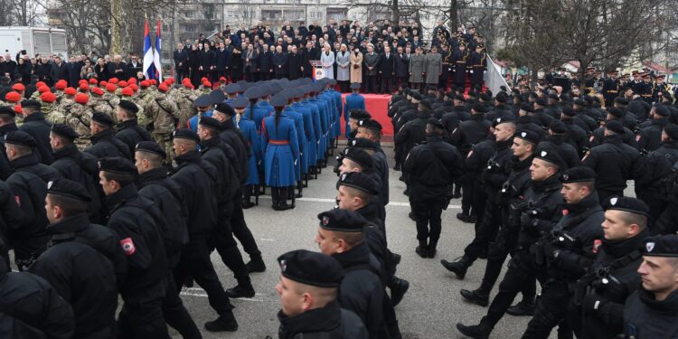 “Pukni zoro” grmelo Srpskom! Svi pevali kao jedan: Orilo se na Trgu Krajine u Banjaluci (VIDEO)