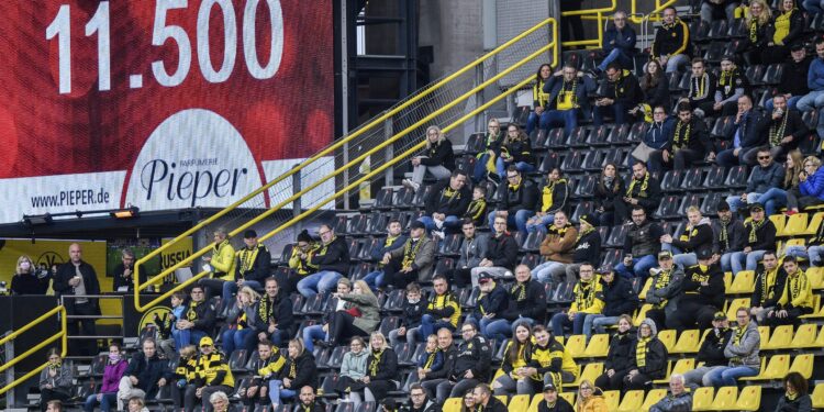 Većina Nemaca odbija popuštanje mera na stadionima