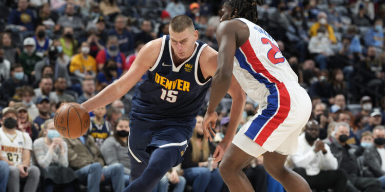 Jokić vodio Denver do pobede nad Detroitom (VIDEO)