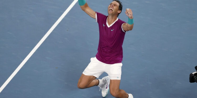 Nadal je šampion Australijan opena! Rafa gubio 2:0 protiv Medvedeva pa posle preokreta osvojio 21. gren slem titulu (VIDEO)