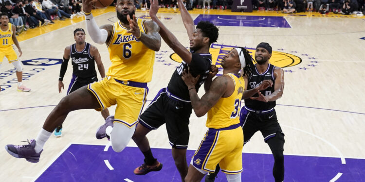 Lebron Džejms vodio Lejkerse do pobede protiv Kingsa