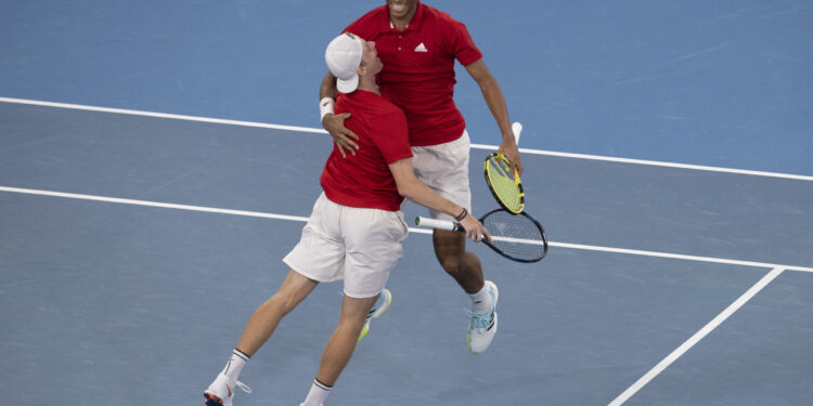 Kanada pobedila Rusiju za plasman u finale ATP kupa
