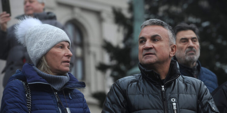 Novaku ne daju ni doručak, prozor mu gleda u zid! Majka iznela šokantne detalje iz hotela u kojem je Đoković
