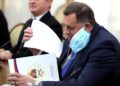 Dodik sateran uza zid!