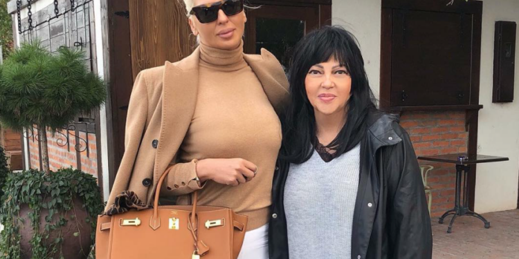 Jelena Karleuša neutešna na dan rođenja pokojne majke Divne (FOTO)