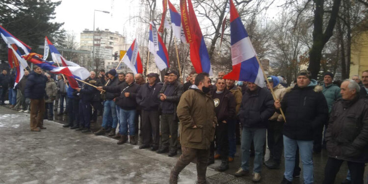 Borci izviždali Dodika