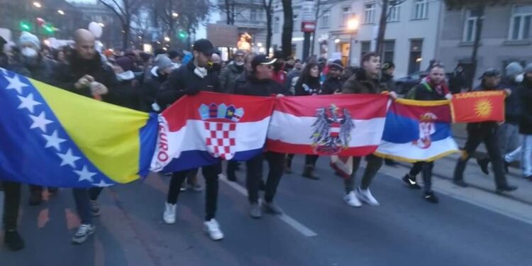 Austrijanci bi da zabrane korona proteste