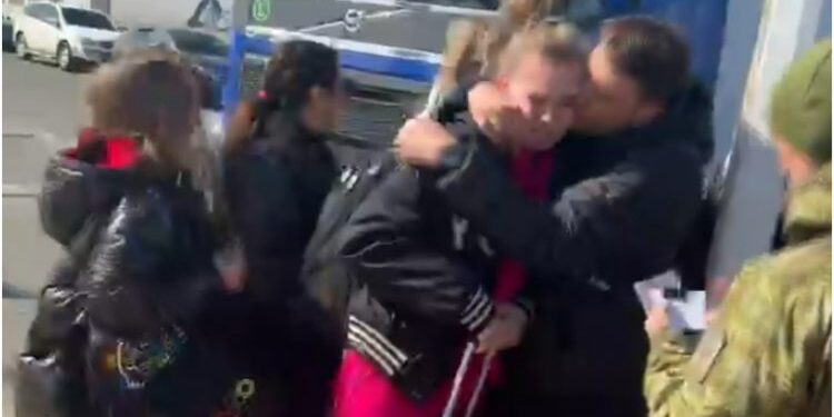 Teniserka pobegla iz Ukrajine kao migrant, plakala u zagrljaju tate