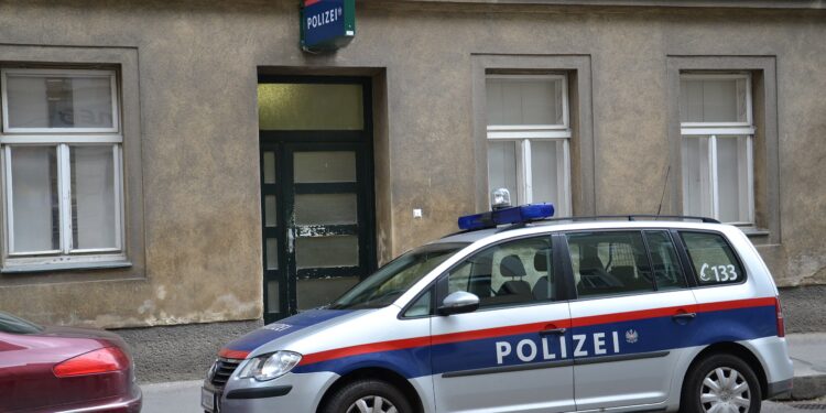 Napad na vozila jedinice za borbu protiv krijumčara ljudi