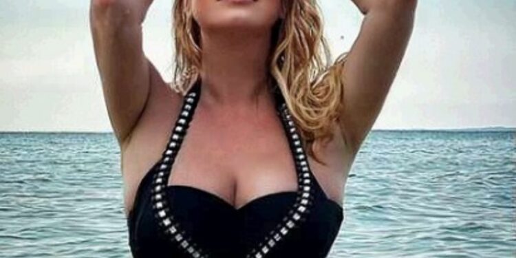 Atraktivna pevačica ponovo u centru pažnje: Ivana Jordan seksi fotografijama zapalila mreže (FOTO)