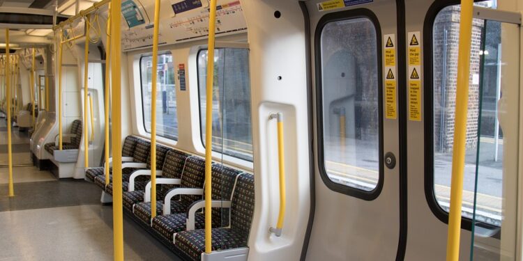 Haos u Parizu: Štrajk metroa, milioni ljudi bez prevoza