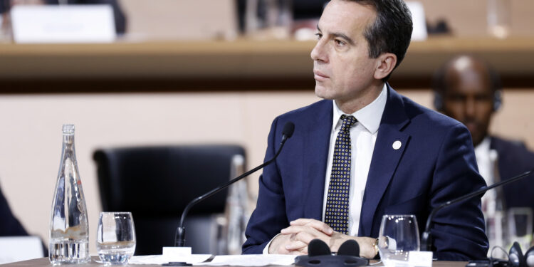 Bivši austrijski kancelar Kern napušta rusku železnicu