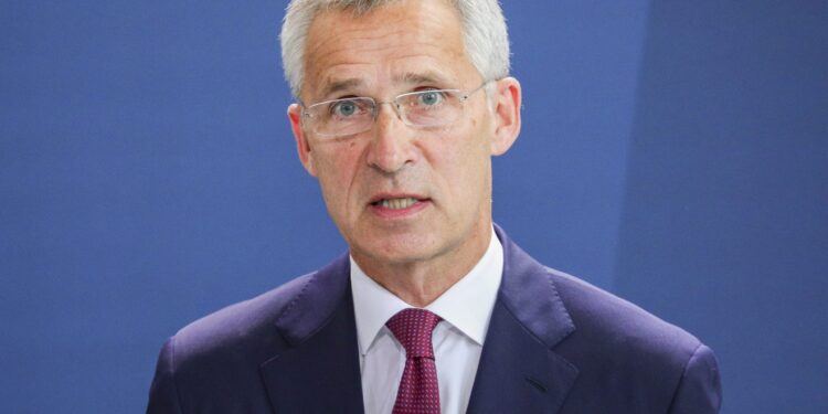 Stoltenberg o tome da li je potpisan dokument o neširenju