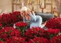 Jelena Karleuša za Dan zaljubljenih dobila ogromne bukete crvenih ruža (VIDEO)