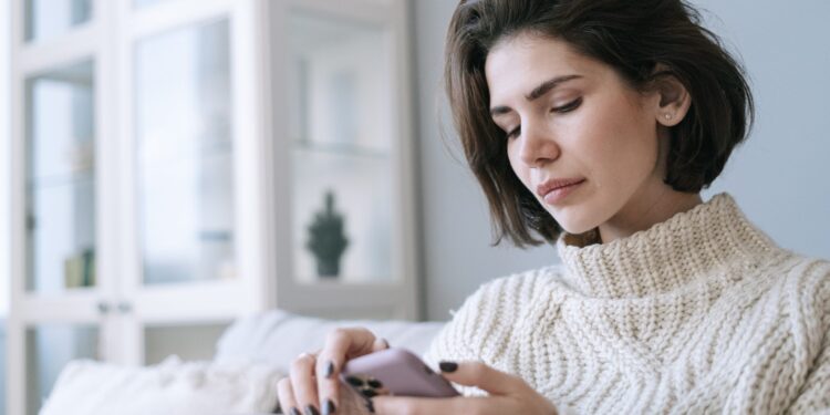 Čuvajte se onlajn prevara: Zašto ne treba otvarati sajt banke preko linka iz SMS?