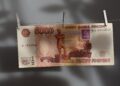Rublja pala na rekordno nizak nivo, evro na višegodišnjem minimumu