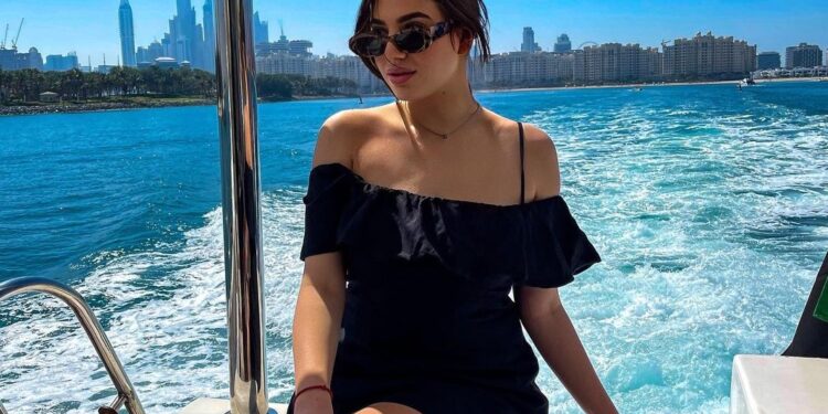 Čolina ćerka mami uzdahe u Dubaiju (FOTO)