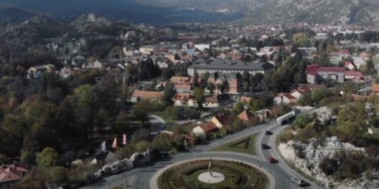 Na Cetinju se večeras pevala ukrajinska himna