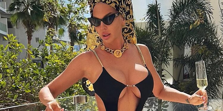 Jelena Karleuša pozirala bez ijedne krpice na sebi (FOTO)