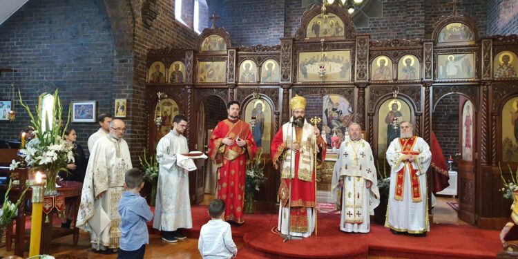 Hristos vaskrese, radost donese!
