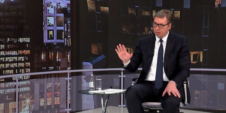 Vučić: Prosvetnim radnicima po 10.000 dinara između praznika
