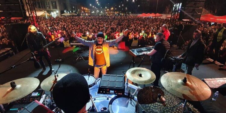 Nije se uplašio pretnji: Lukas pred više od 30 000 ljudi održao koncert u Šapcu