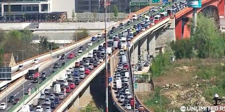 Saobraćajni kolaps: Kolone vozila na auto-putu i Gazeli