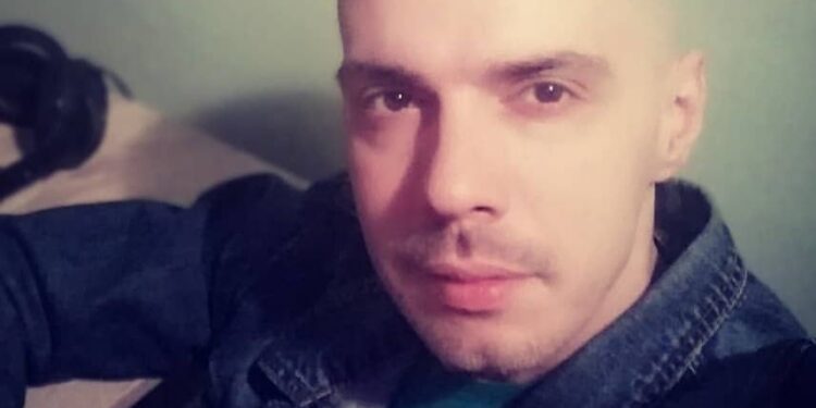 Poznati pevač u jeku svoje popularnosti je nestao, a evo kako sada živi!