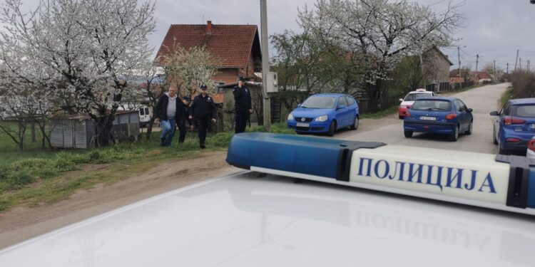 Nezapamćen zločin kod Čačka: Mladić nožem ubio majku, oca i dedu!