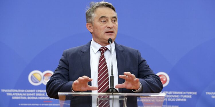 Komšić podržava Šmitovu odluku